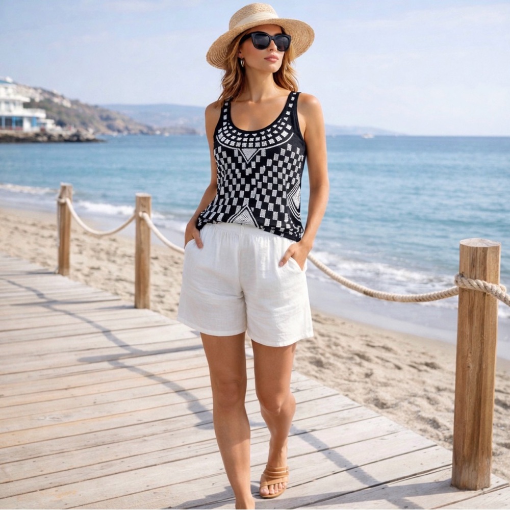 ADRIENNE VITTADINI BLACK & WHITE GEOMETRIC TANK TOP SIZE MEDIUM